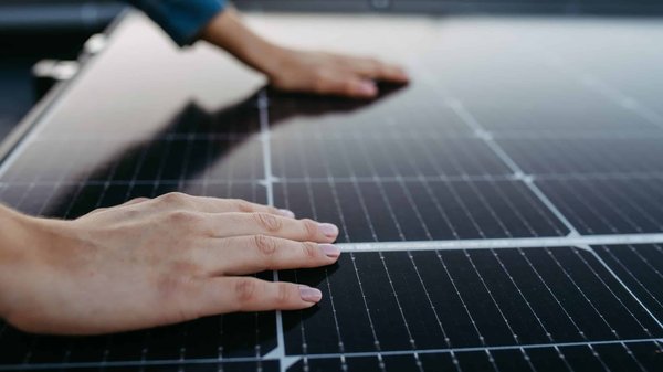 Comment utiliser et entretenir les panneaux solaires pour une énergie renouvelable durable ?